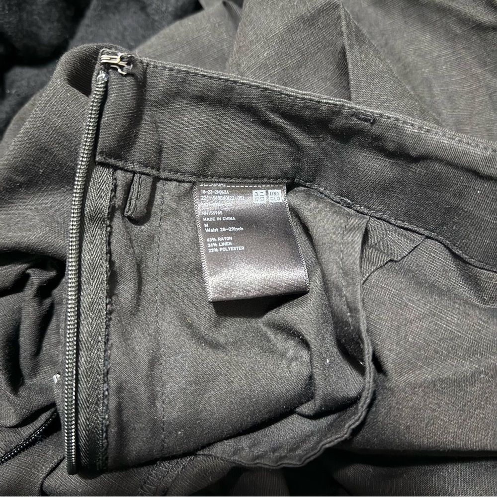 Uniqlo Black Women's Skort - Picture 3 of 3